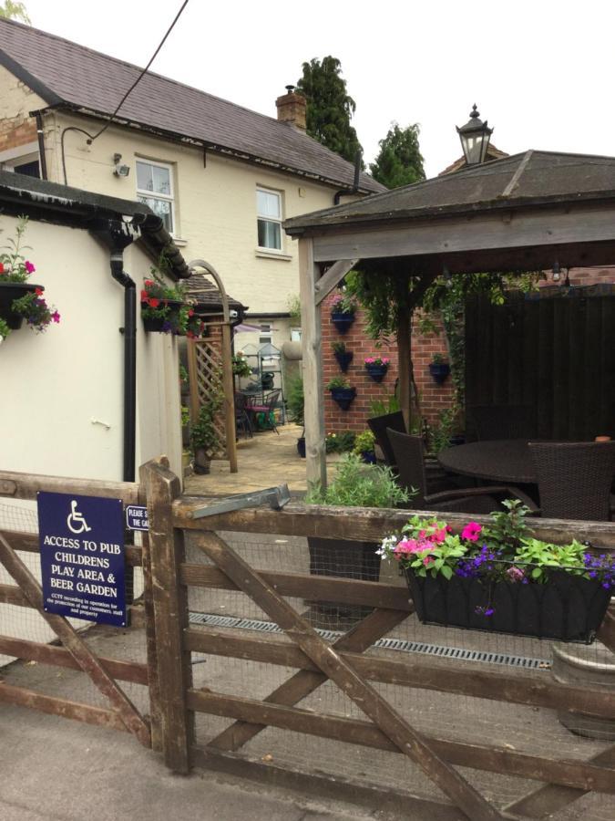 The Bell Inn Salisbury Exterior photo