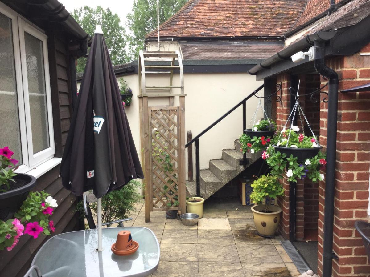 The Bell Inn Salisbury Exterior photo