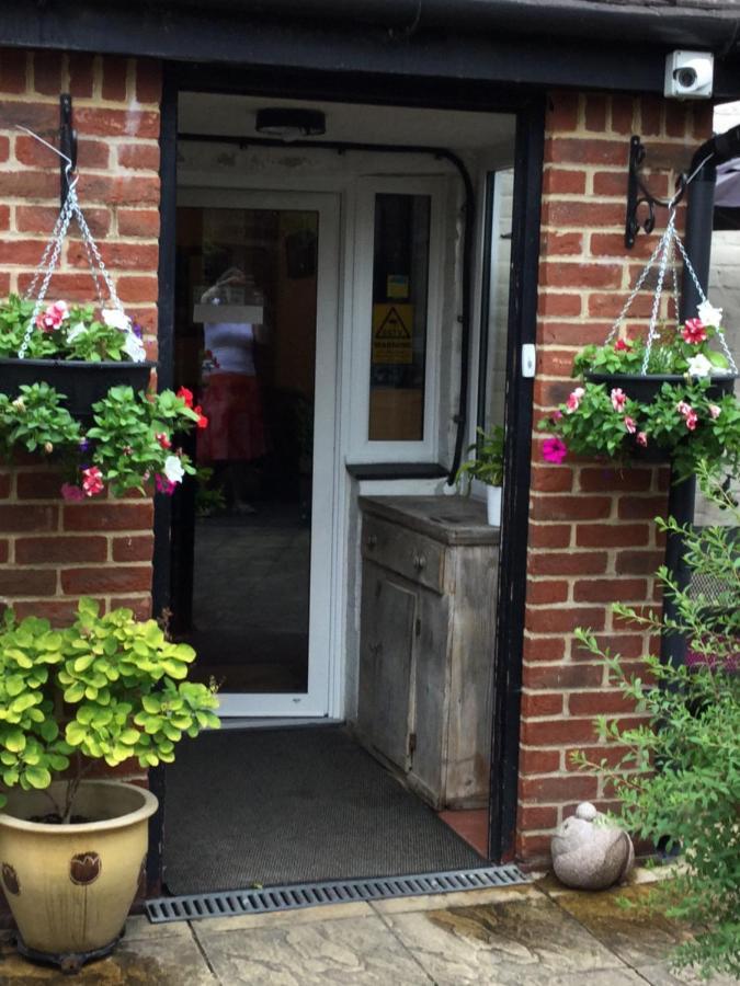 The Bell Inn Salisbury Exterior photo
