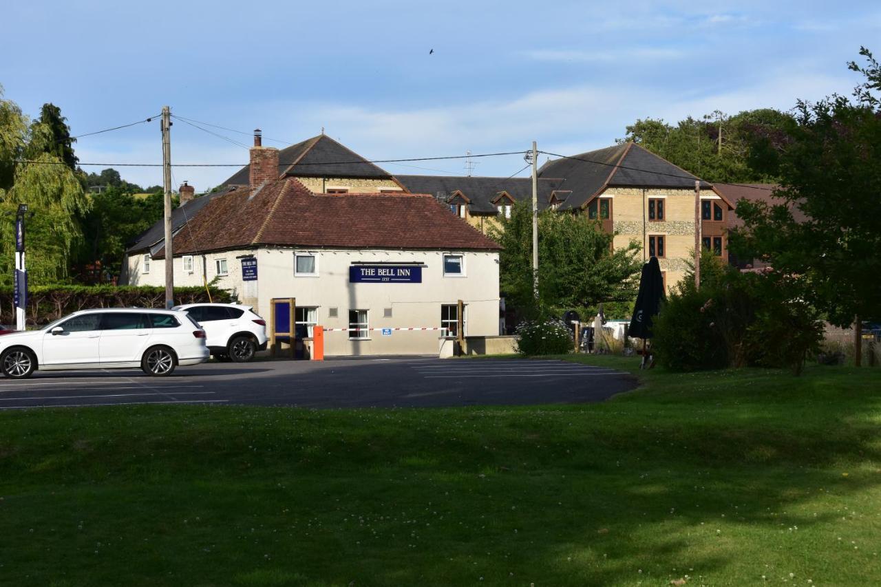 The Bell Inn Salisbury Exterior photo