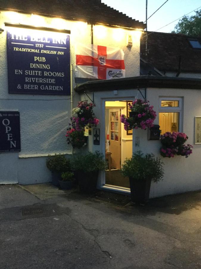 The Bell Inn Salisbury Exterior photo