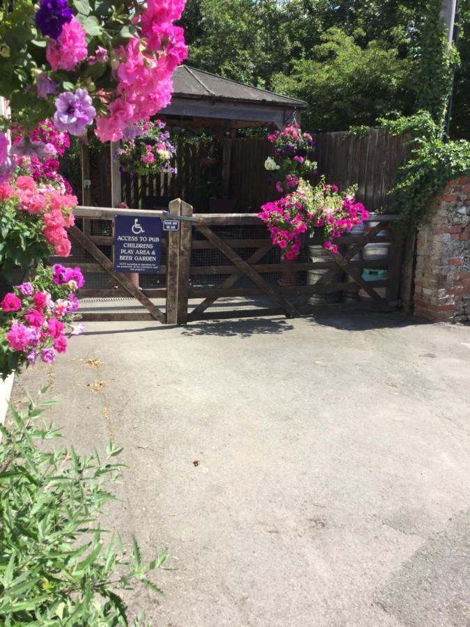 The Bell Inn Salisbury Exterior photo