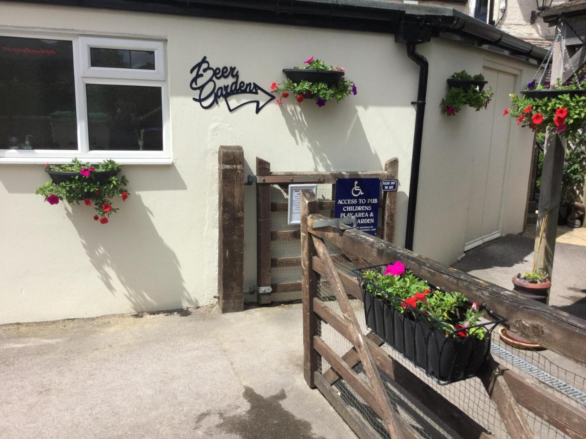 The Bell Inn Salisbury Exterior photo