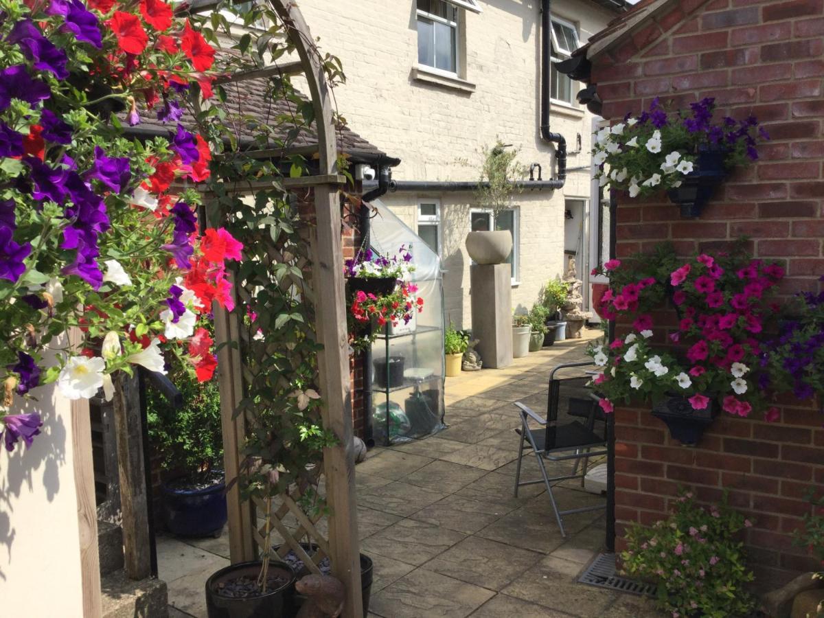 The Bell Inn Salisbury Exterior photo