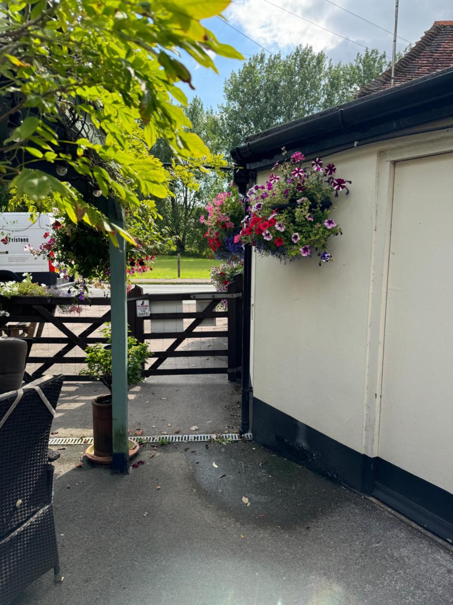 The Bell Inn Salisbury Exterior photo
